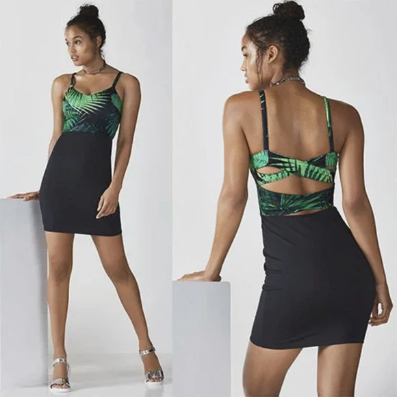 NWT Fabletics Malindi Criss Cross Cut Out Strappy Dress Green Black Leaves Small - Picture 1 of 14